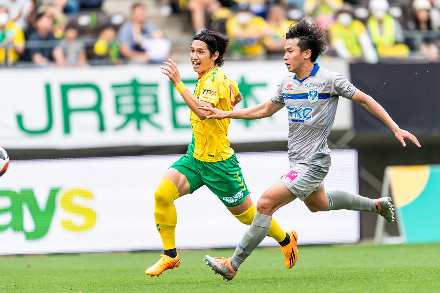 呉屋ひろと選手直筆サイン入りスパイク　X 呉屋ひろと選手直筆サイン入りスパイク X 呉屋ひろと選手直筆