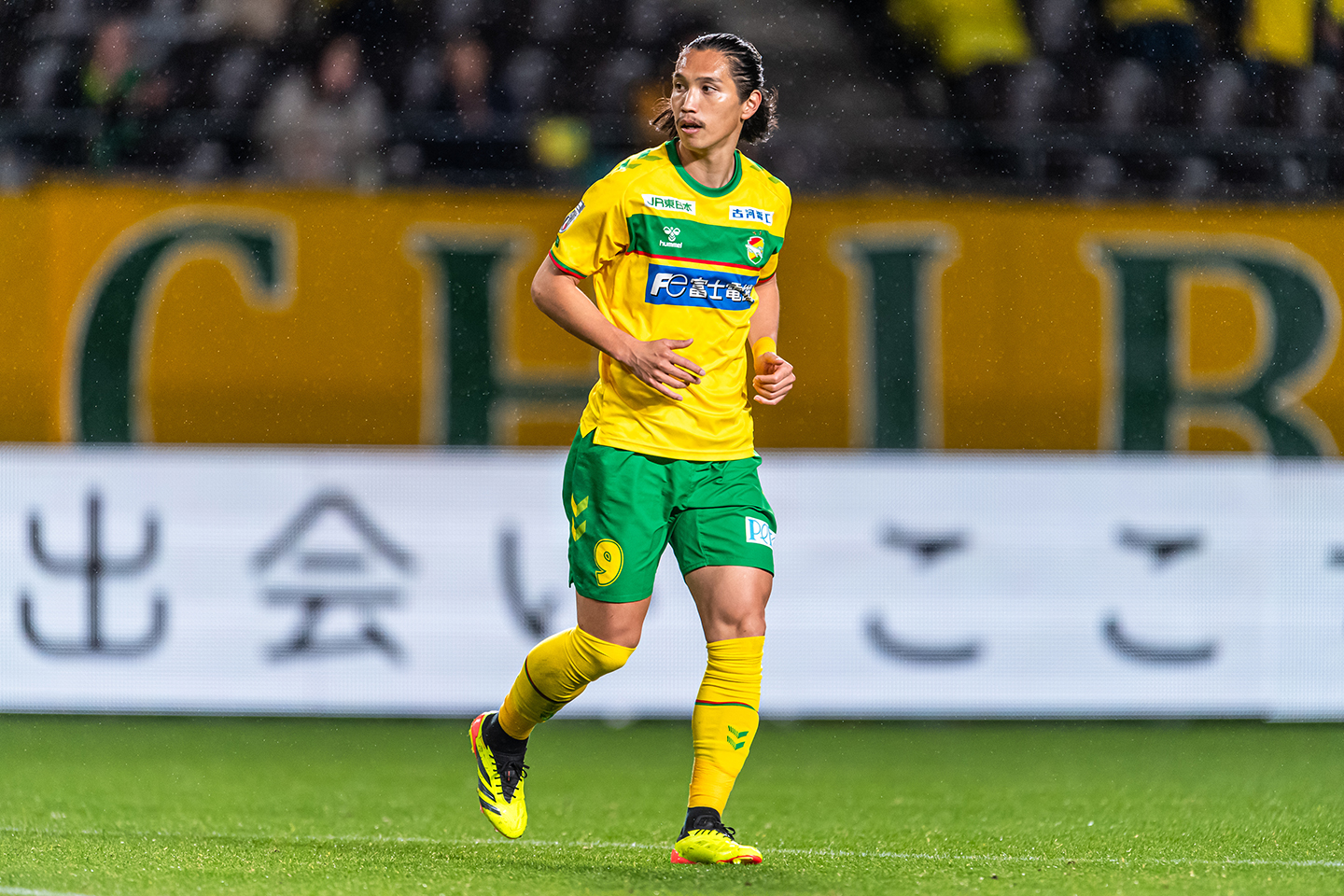 呉屋ひろと選手直筆サイン入りスパイク　X 呉屋ひろと選手直筆サイン入りスパイクX